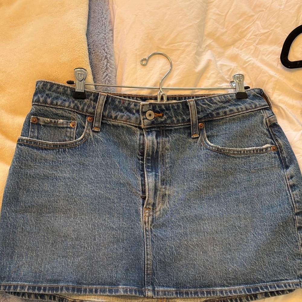Abercrombie & Fitch Mid Rise Denim